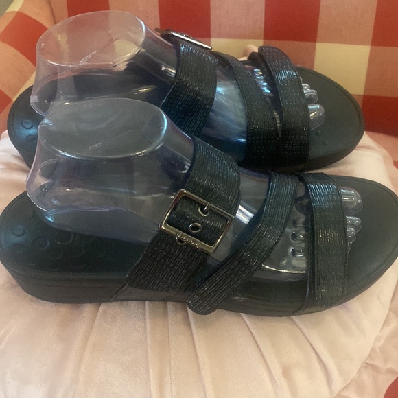 🎀 Vionic Black Sandals - Cute and Comfortable - Picture 7 of 7